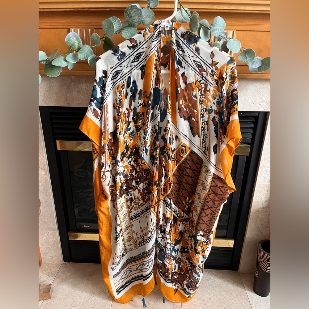 Beautiful Lightweight Kimono With Tassels And Side Slits